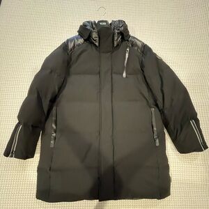 Men’s Tumi Black Water-Repellent Down Parka, XL.